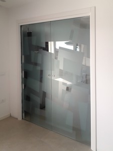 eclisse scrigno cassone vetra srl porte in vetro  satinato trasparente sabbiato decorato formelle murrina battenti va e vieni treviso pordenone udine portogruaro padova mestre (10) 